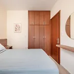 Beachside Escape - 3 Min To - Gaia 3 Apartment *